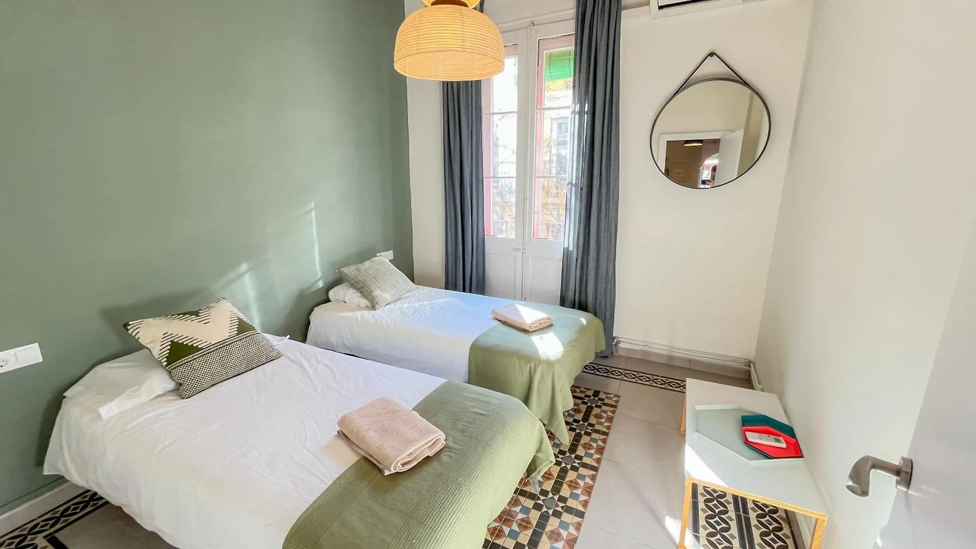 Apartment Center Of Gracia By Maison Pinata Barcelona Spain